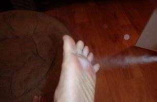 tratamentul cu aerosoli al piciorului afectat de ciuperca